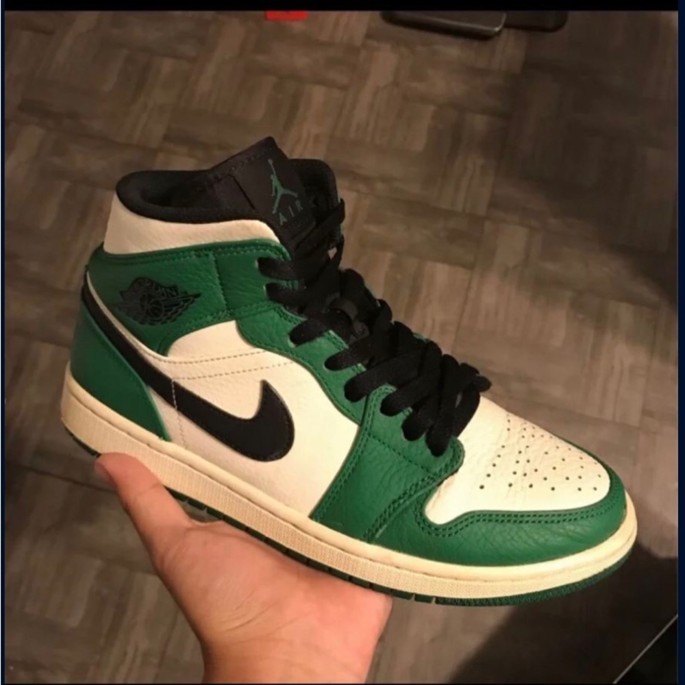 Jordan 1 Mid Pine green